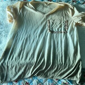 POL Soft Cream Ombré V-Neck Tee with Floral Trim Pocket